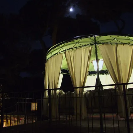 Sleeps 7 *